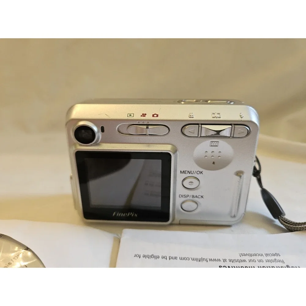 Fujifilm‎ FinePix A345 4.1 MP Digital Camera Silver - Read!